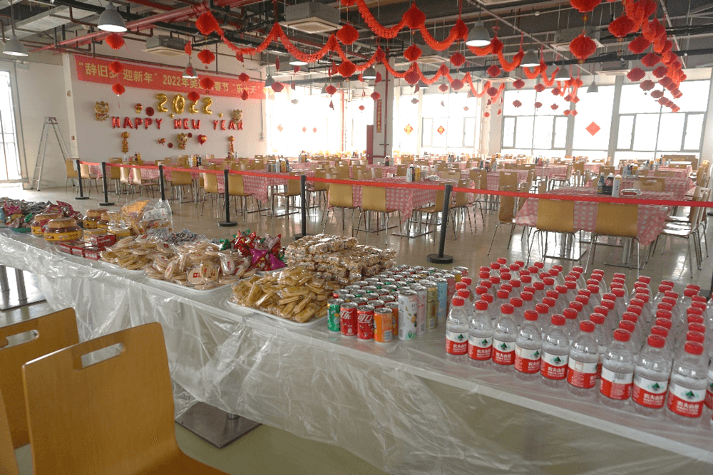 合乐HL8还为伙伴们准备了水果、零食、饮料等