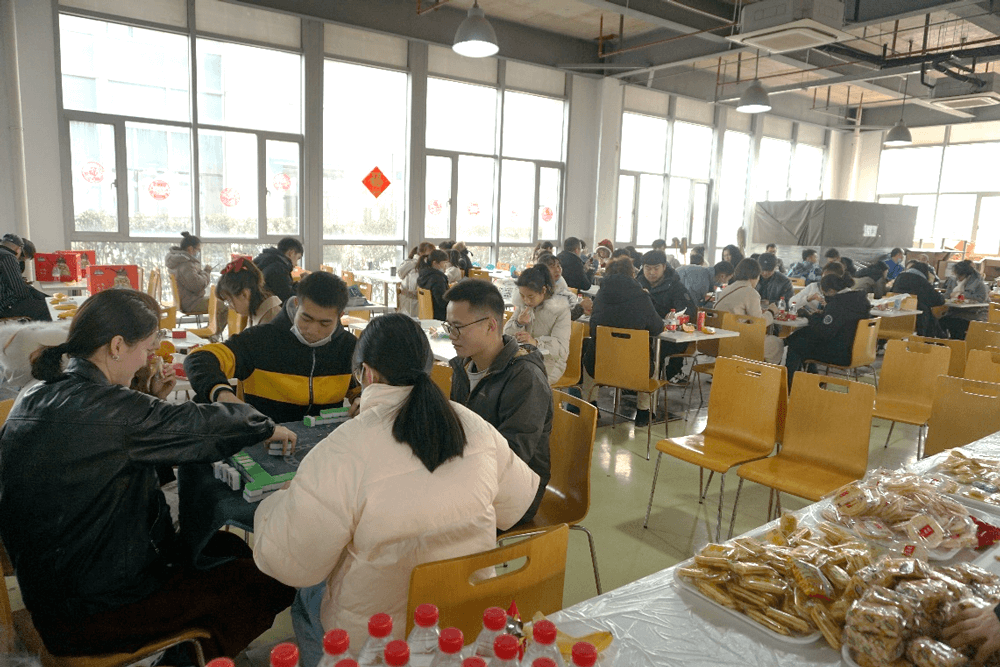 在春节 “乐七天” 活动中，合乐HL8给留沪过春节的员工准备了丰富多彩的活动