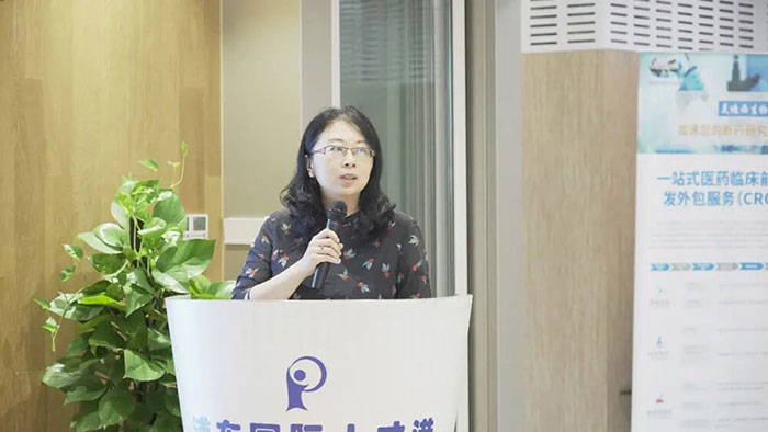 图-7-王昊教授主持.jpg 图-7-王昊教授主持.jpg