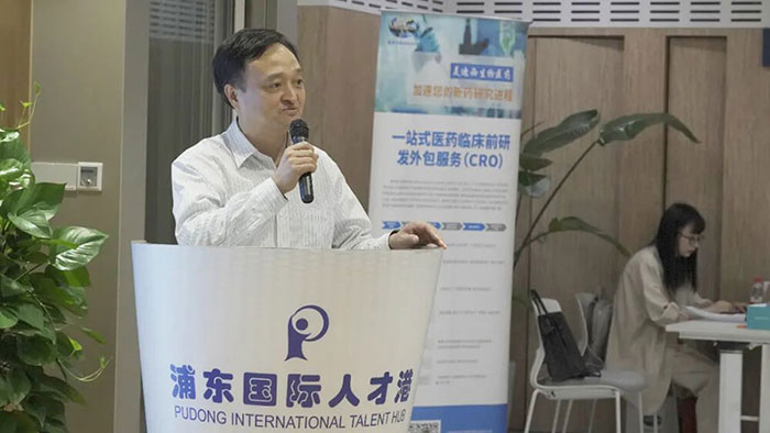 图3-黄志力教授主持.jpg 图3-黄志力教授主持.jpg